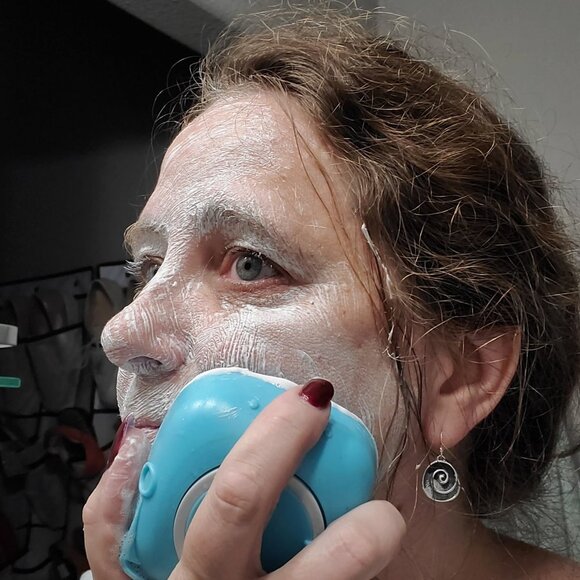 Silicone Face Exfoliating Brush - Soap Dispenser. - Picture 2 of 12